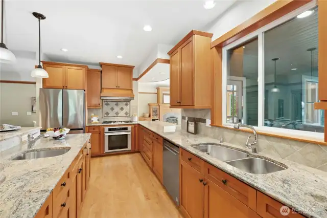 Gorgeous crafted kitchen with solid VG fir cabinets, granite, stainless appliances! Gas range with custom tile detailing.