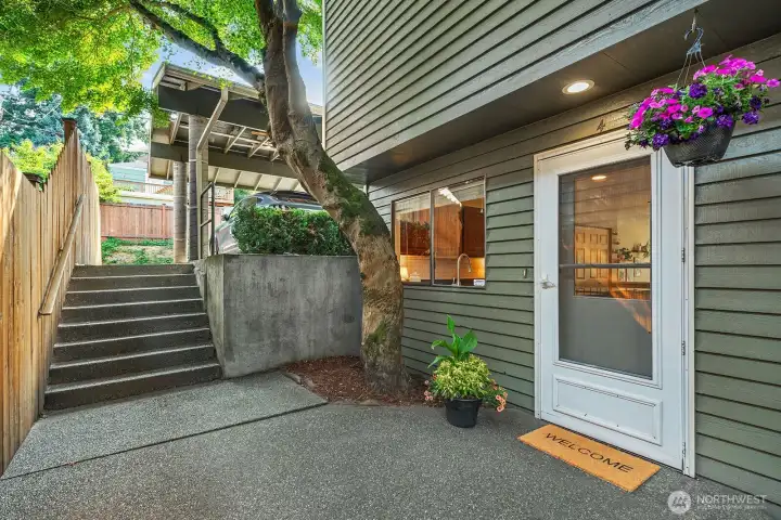 Welcome home to 5932 Fauntleroy Way SW #4!
