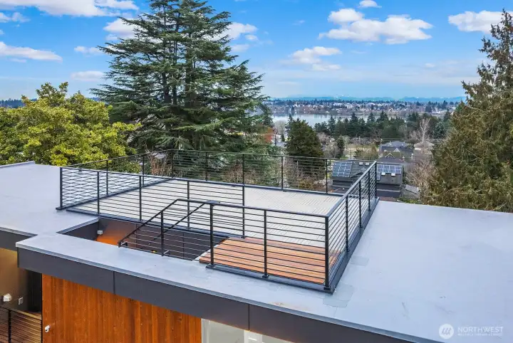 The views of Greenlake and The Cascades are even better in person!