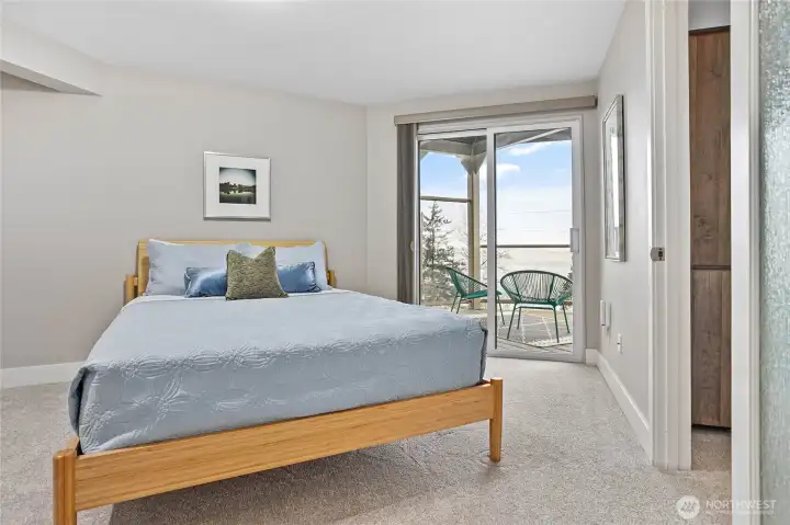 Second bedroom with views of Bay