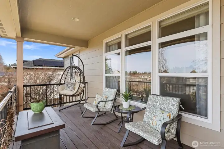 Sit in balcony off the kitchen