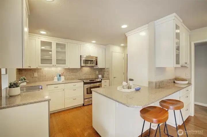 Kitchen flows to dining and kitchen and lounging area.