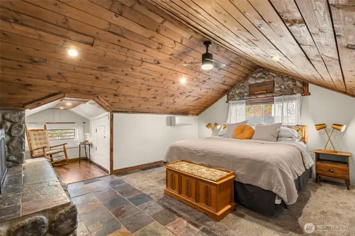 Upper level bedroom w/ dormer reading nook and cabin-in-the-woods feel