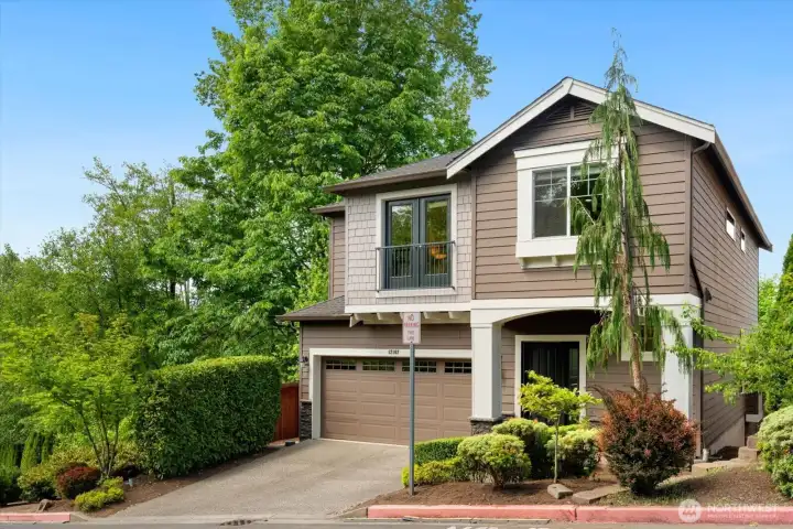 Private Corner Lot