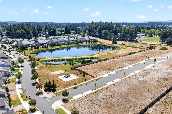 A park is just a block away!