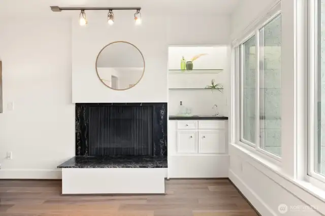 Entertaining wet bar. Who can live without one?!