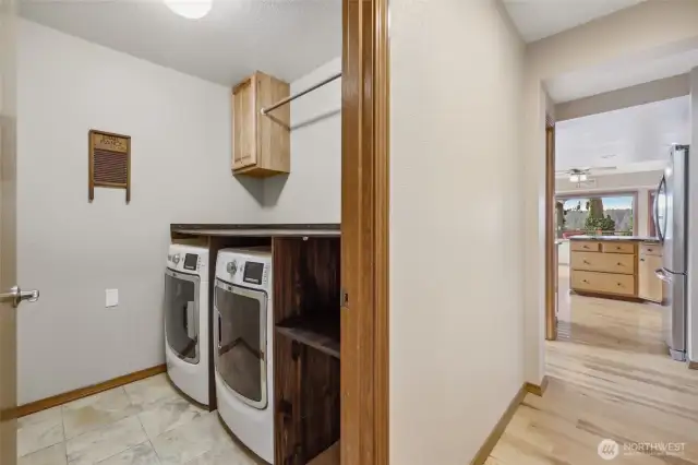 Laundry off of kitchen and mud room entryway.