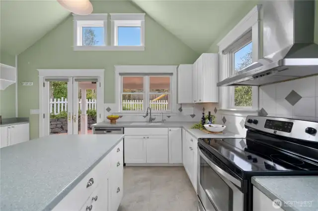 Fabulous kitchen with vaulted ceilings