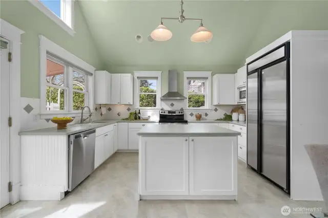 South and west-facing windows, stainless steele appliances, this is the kitchen that is a joy to work and entertain in.