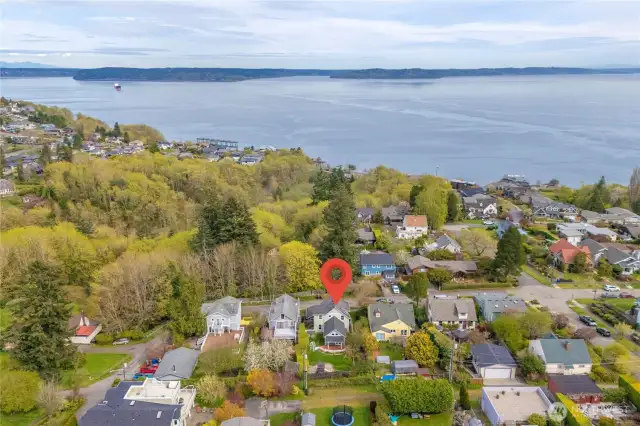 Remodeled Craftsman in sought-after Proctor District, close to Old Town Tacoma and Ruston water front