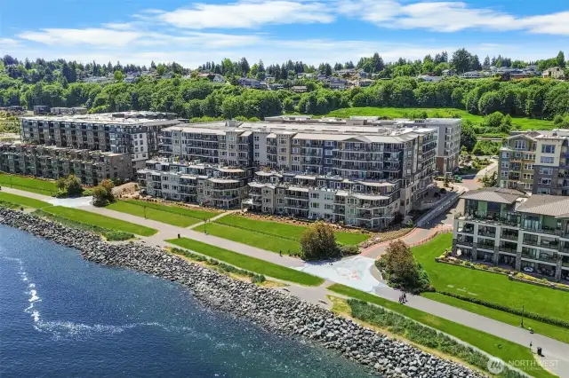 Resort-Inspired Waterfront Community
