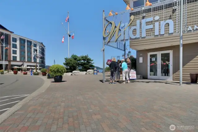 Walk to Shopping and Dining (2022)