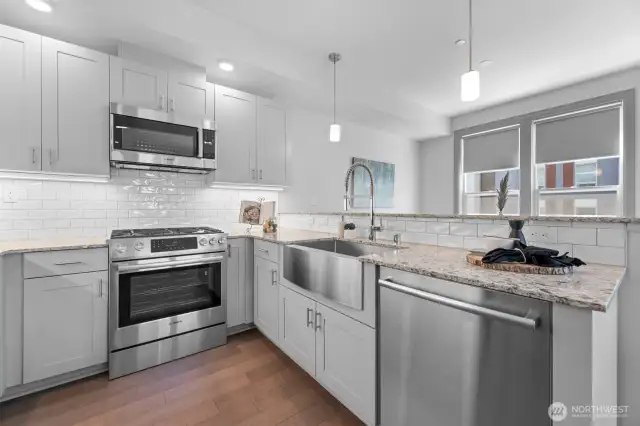 Stainless Steel Bosch Appliances Included