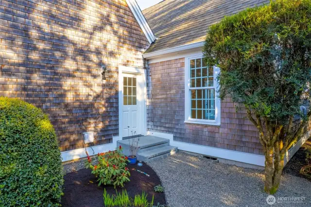 Separate entrance to second floor  2 bed/2 bath apartment.