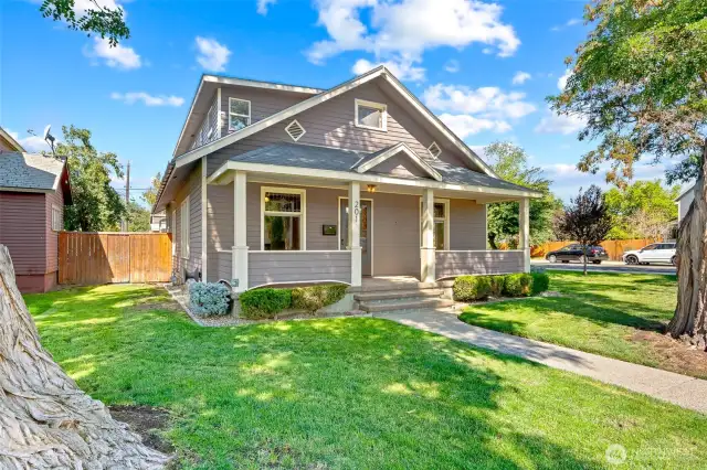 Corner lot, 4 blocks from downtown Ellensburg.  Close to schools, shopping, nestled under shady trees, great front porch, paved walk way, lighted steps.