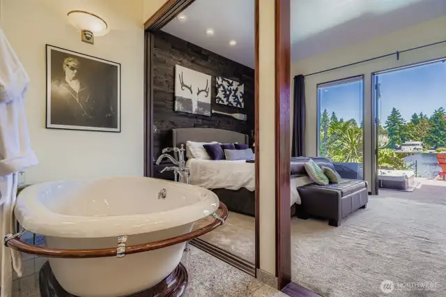 Lake views from the Tub!