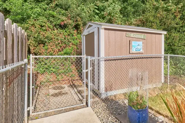 There's a 6 x 8' shed for storing clam and fishing gear, garden tools etc.