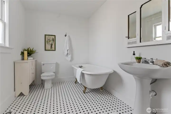 Bathroom - Main Floor