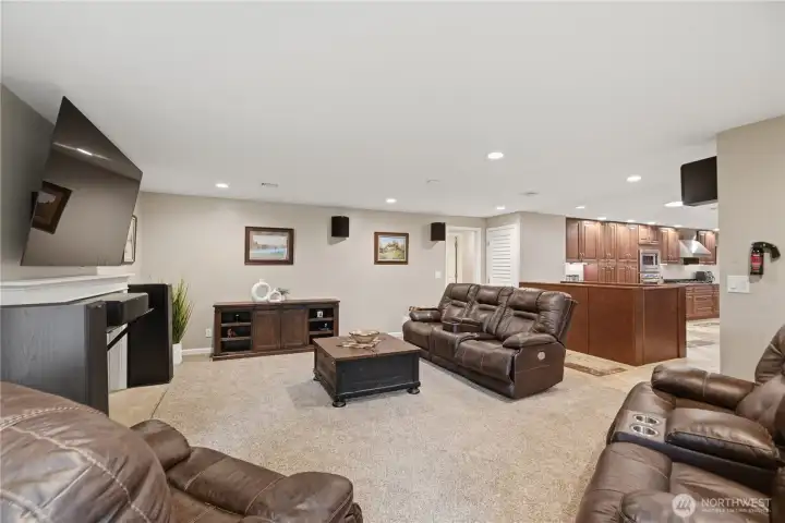 Main Fl living room looking toward kitchen