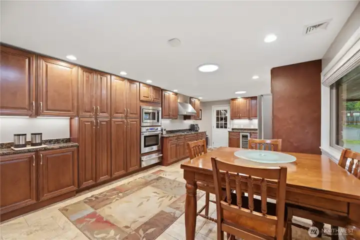 Custom Cabinets Main fl kitchen