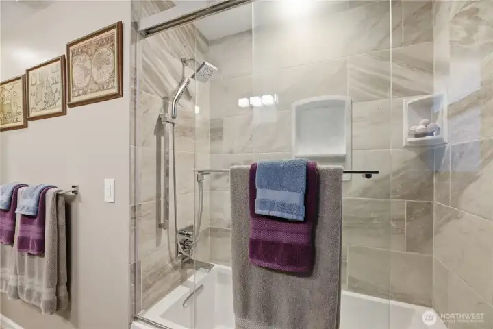 Main Fl bath 2 shower tub combo