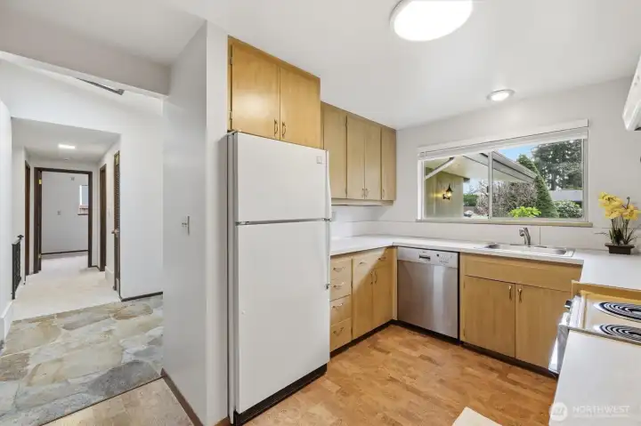 Kitchen is original and in great condition - Bosche Dishwasher.