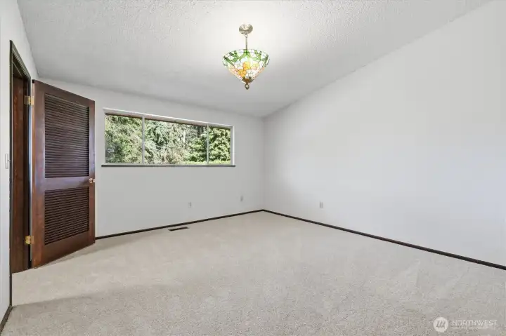 Upper primary bedroom w/walk in closet.
