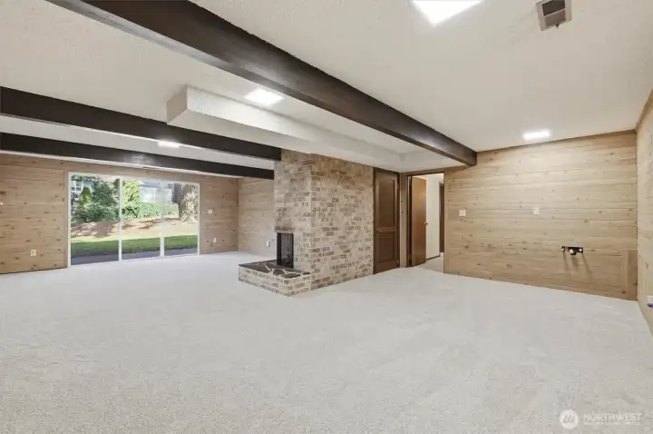 Huge recroom! Wide open space....