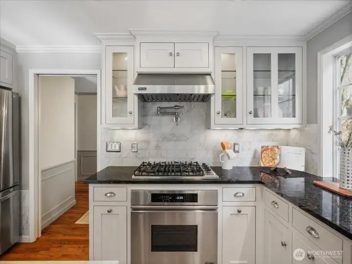 A Viking range and hood, paired with a Dacor oven and a convenient pot filler, make this kitchen a dream for the home chef.