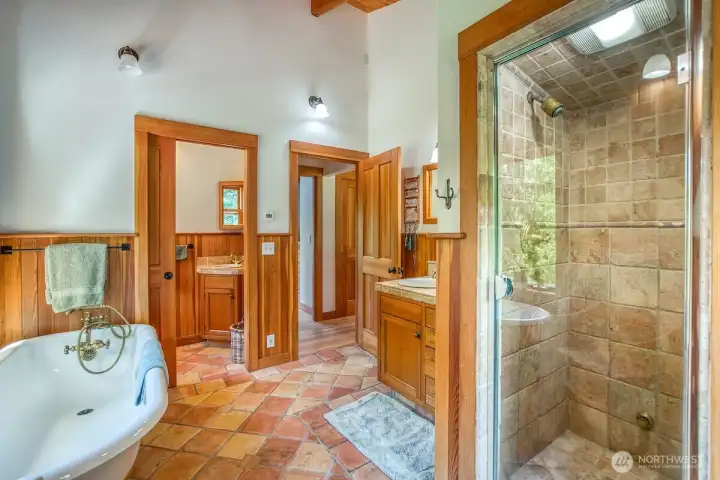 Primary upstairs bedroom ensuite bath