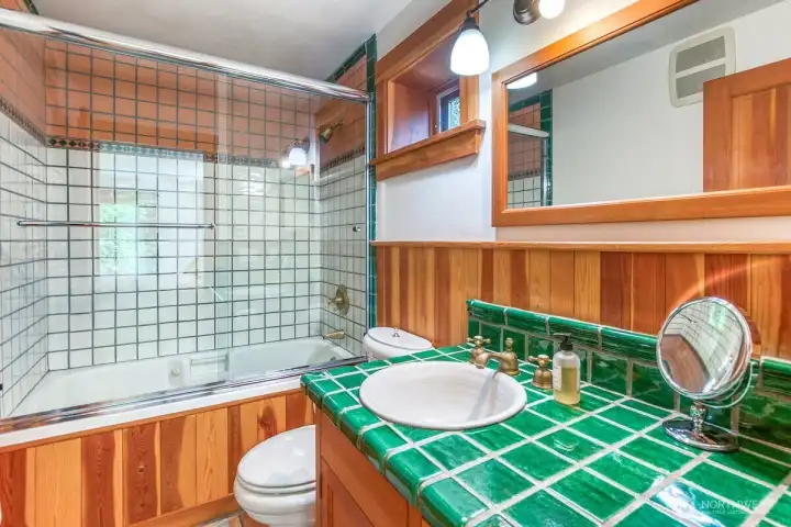 Lower level bedroom ensuite bath