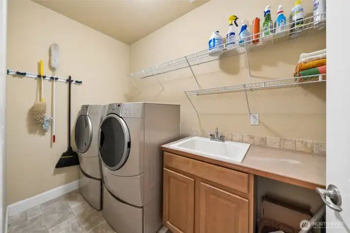 Laundry room with sink