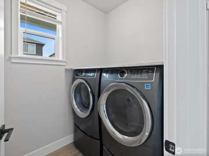 Full laundry rm near kitchen.