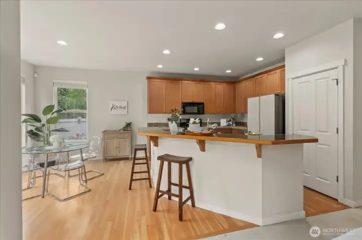 A Breakfast Bar in Kitchen A Breakfast Bar in Kitchen