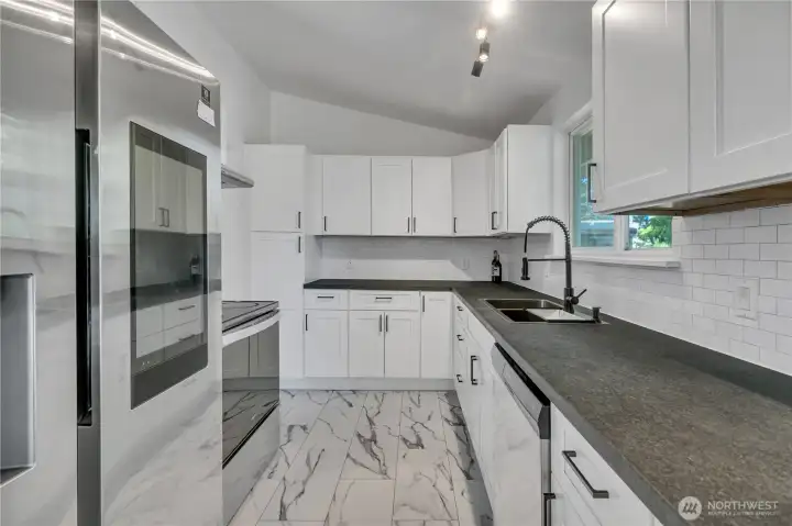 Fully updated kitchen