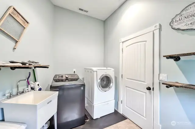 2 laundry rooms one on each level