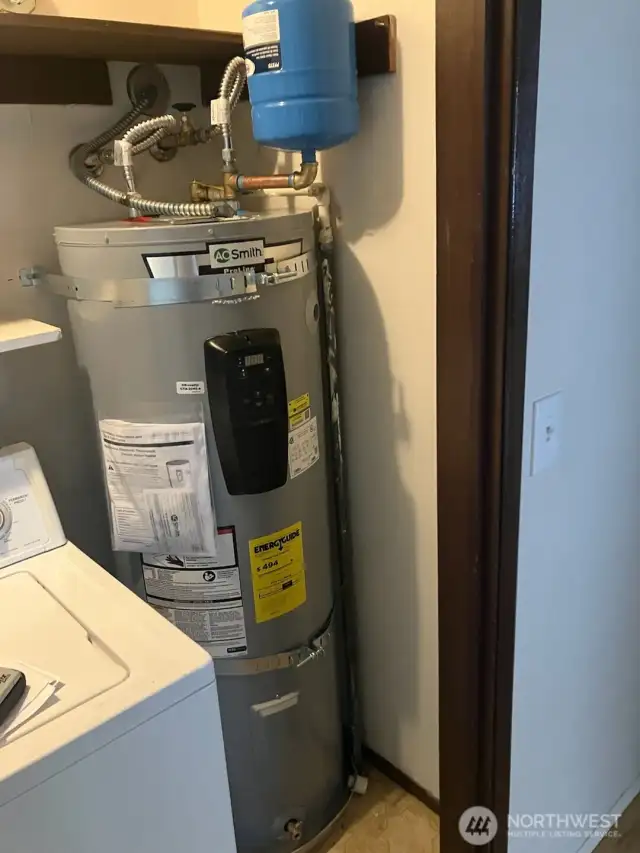 New hot water tank in 1211