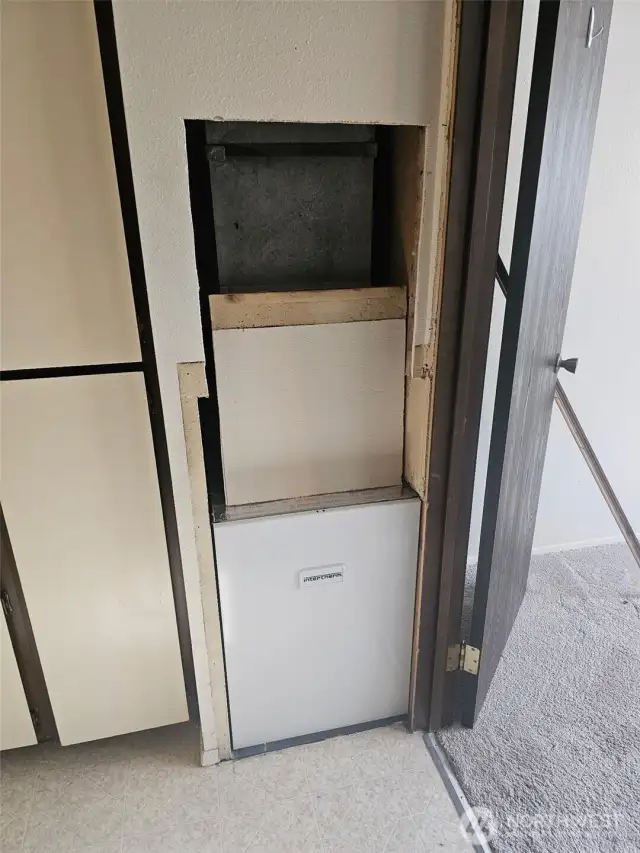 New furnace in unit 1211, new door has been installed.