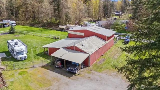 2484 sq ft shop/barn combo with 4 horse stalls, cross tie area and wash rack.