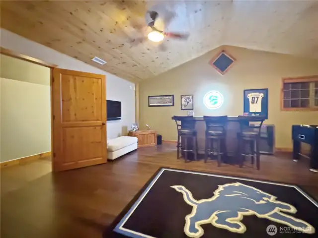 Bonus room with oversize walk-in closet