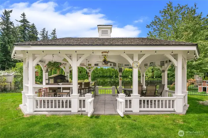 The ideal set-up for the entertainer