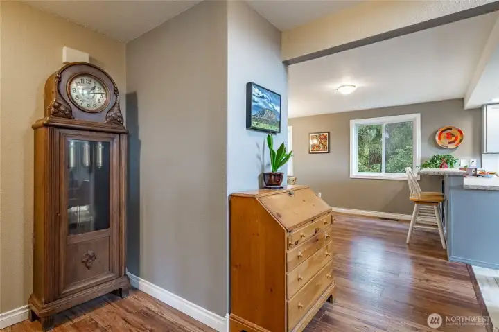 Main level landing leading to the kitchen
