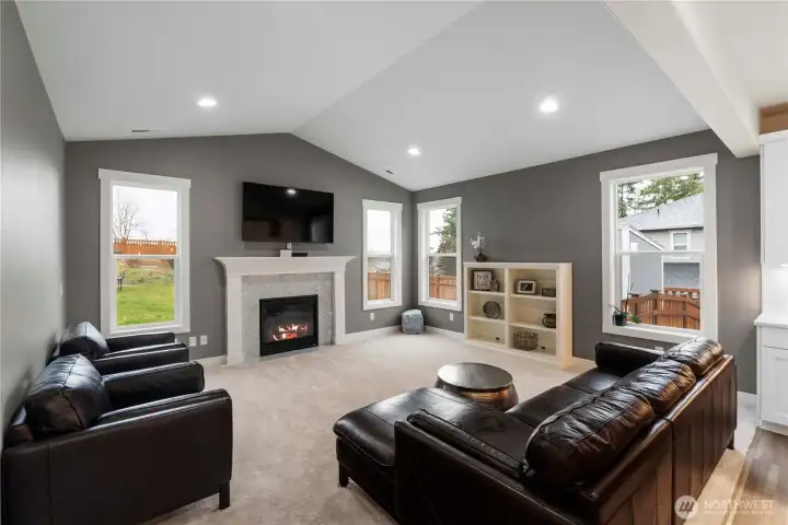 Gas fireplace w/remote