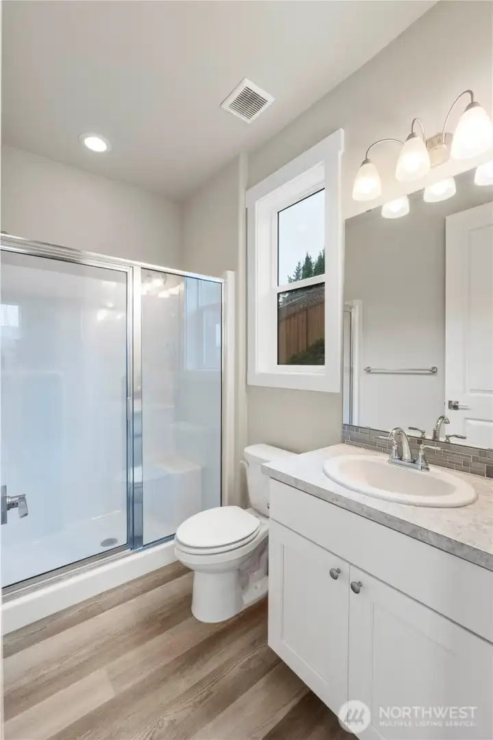 Main floor bedroom private 3/4 bath