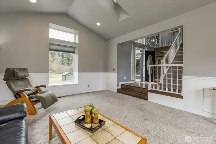 A versatile and airy space designed for relaxation and entertaining