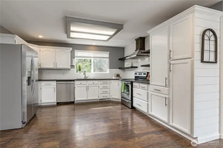 Bright and efficient workspace; the perfect foundation for your culinary creations