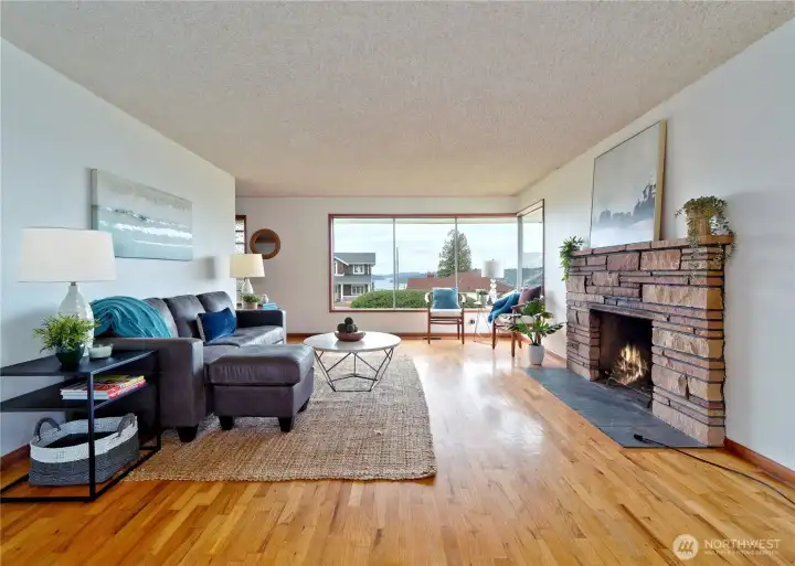 Living room with fireplace