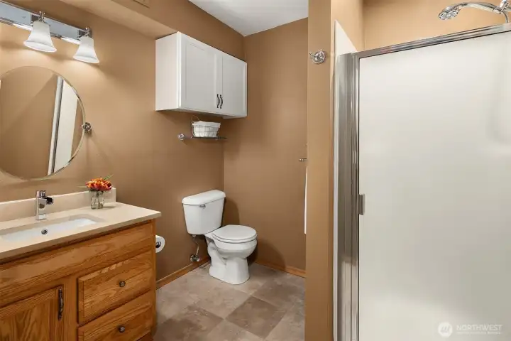 Lower level 3/4 bath