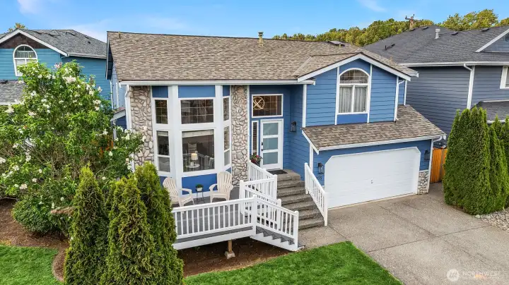 An incredible value in Bothell- 4 bed + bonus+ theatre room. Easy access to 405 and 522. Great NS schools!