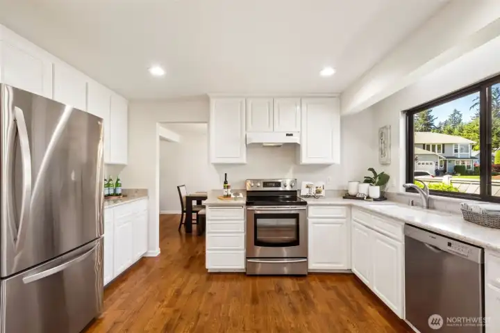 Whether preparing a quick breakfast or hosting family gatherings, this spacious kitchen delivers functionality, storage, and a warm, welcoming atmosphere